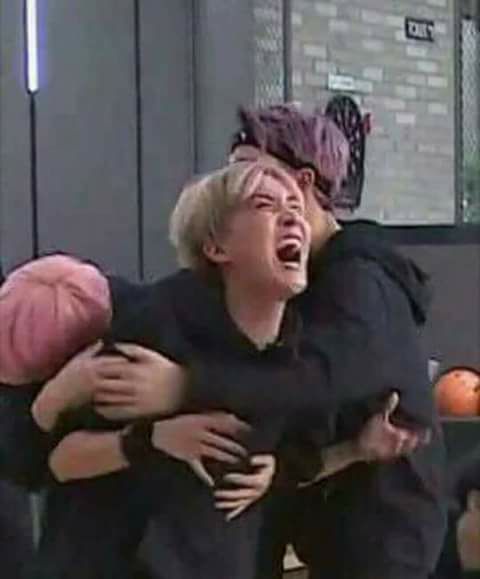 andreadyang's tweet photo. A los cuantos comerciales va a salir BTS??? #CSM  #BTSxAMAs #AMAs https://t.co/MVAplsVEcY