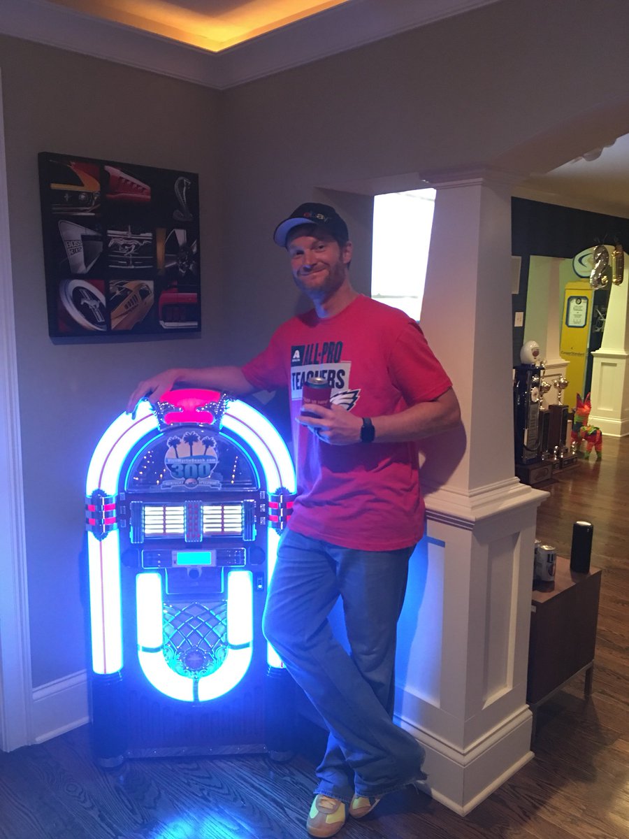 Blaney's tweet photo. Been privileged to call this guy a friend over the past few years. Have shared some great times on and off the track. Here’s to ya pal! https://t.co/A9buHGy5wm