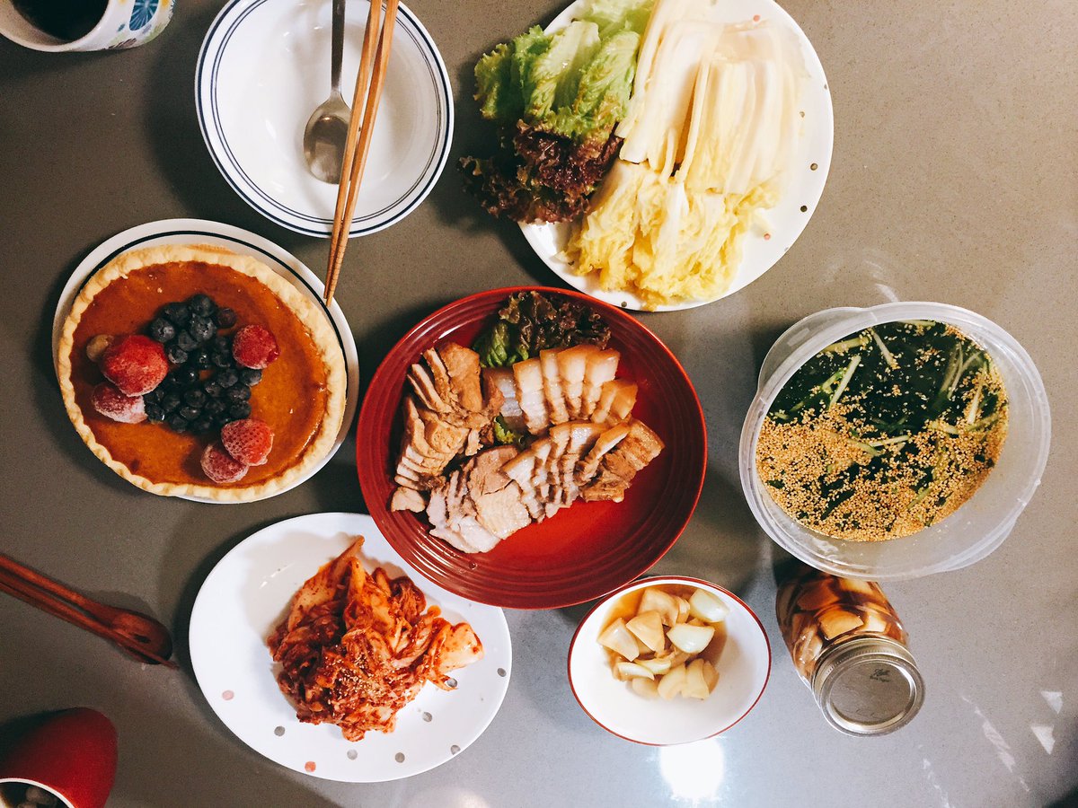ioi_jiah's tweet photo. Having fun with my roomies💖 awesome food!! #KassnerF17 https://t.co/wrZQZNyiAt
