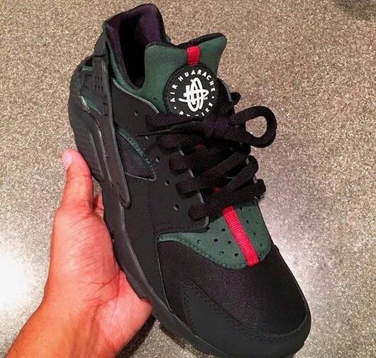 kingbelltorres's tweet photo. Custom GUCCI x Nike Air Huarache: $99.95 (https://t.co/aKtY2ntY3W) https://t.co/y09Znrm7EN