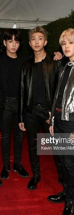 swegysuga's tweet photo. Expensive girl vibes #BTSxAMAs #AMAs https://t.co/TsIK8sDbi4