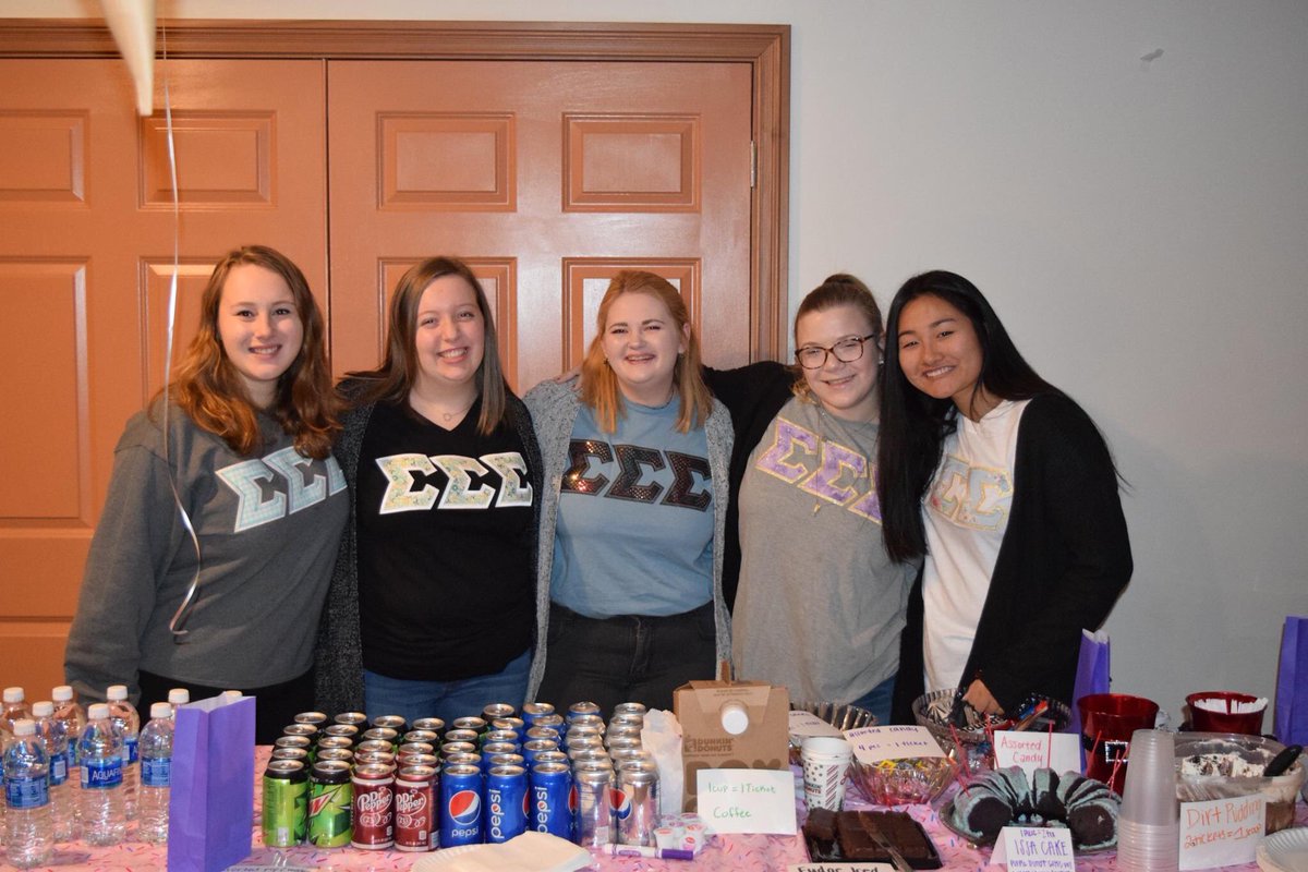 trisigmaksu's tweet image. Our lovely sister @liliorfahli took amazing pictures today at @SweetsWithSigma!! 😊😊 Thank you Leanna for capturing the happiness that our fundraiser brings!! 💜💜