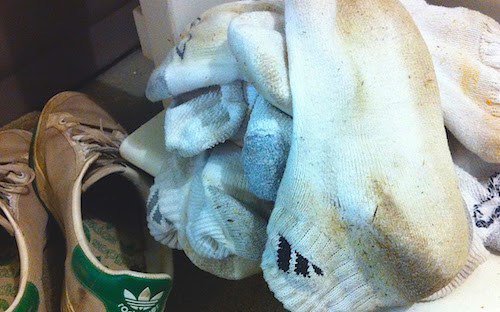 ShawContentHous's tweet photo. SMELLY SOCKS: WHY WOMEN HATE THEM AND MEN JUST DON’T CARE https://t.co/BBHDqS3oX6 https://t.co/0vohL20lrG