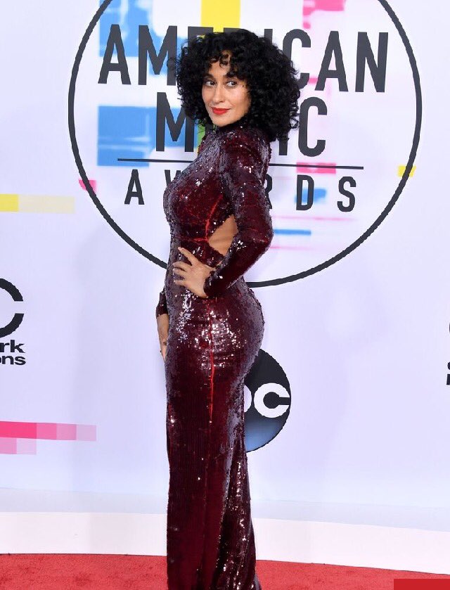 ManeMoves's tweet photo. Check out the stunning host of tonight's #AMAs @TraceeEllisRoss💃🏿#manemoves https://t.co/Lb5g9K0uni
