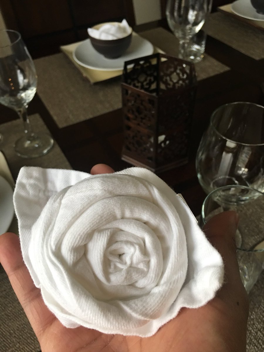 CMurphysLaw's tweet photo. Napkin rose! Or... sort of. What do you guys think? #aroseisarose https://t.co/qxQaqx6t8C