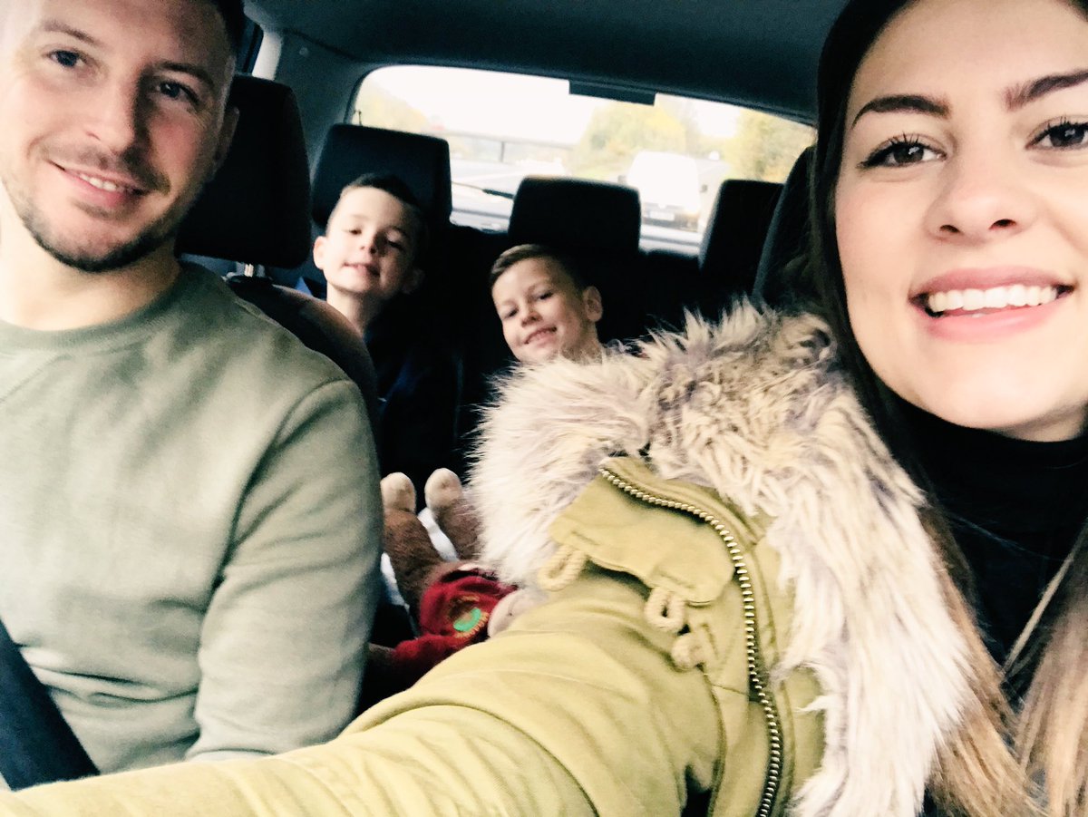 CharlieKipling's tweet photo. We had a lush weekend ❤️ #Liverpool #SchoolMonkey #Friends #Football ⚽️ https://t.co/m7mcueFmeC