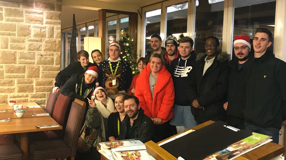 Finishing up with hanging your own bauble &amp; sharing a Christmas memory 😊 <a href="/SteveAdamsTT/">Steve Adams</a>