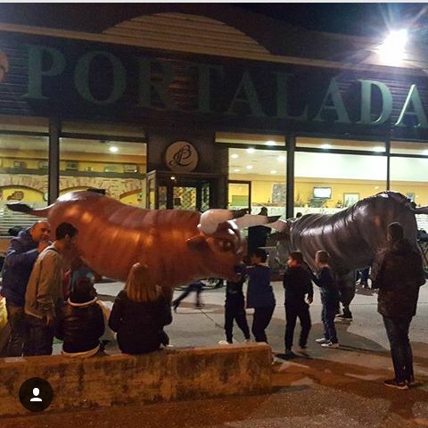 CDValleDelEbro's tweet photo. Desde @CDValleDelEbro agradecemos:
- RESTAURANTE LA PORTALADA: Gran cena y trato 10.
- ESPECTÁCULOS PMI ( @espectaculospmi ) de 10 
Especialistas en todo tipo de eventos
- TOROFEST ( @ETorofest ) Gran espectáculo con Toros Hinchables de 10. A niños y mayores les encantan.
#CDVE https://t.co/o2F5HBOzU6