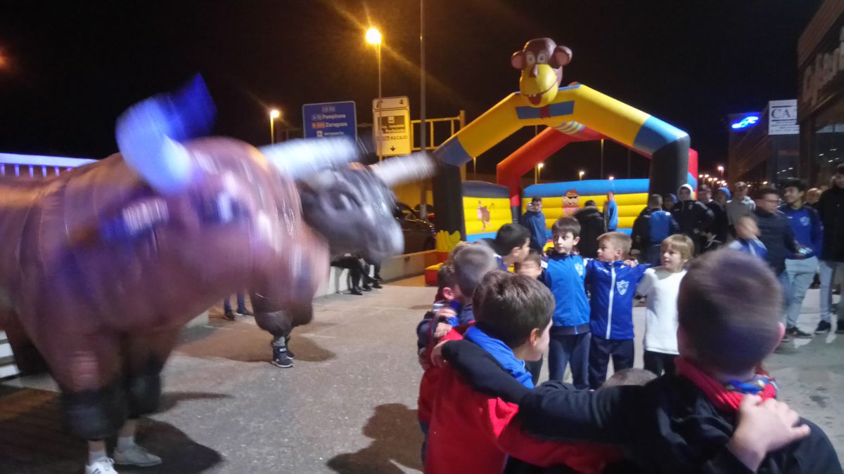 CDValleDelEbro's tweet photo. Desde @CDValleDelEbro agradecemos:
- RESTAURANTE LA PORTALADA: Gran cena y trato 10.
- ESPECTÁCULOS PMI ( @espectaculospmi ) de 10 
Especialistas en todo tipo de eventos
- TOROFEST ( @ETorofest ) Gran espectáculo con Toros Hinchables de 10. A niños y mayores les encantan.
#CDVE https://t.co/o2F5HBOzU6