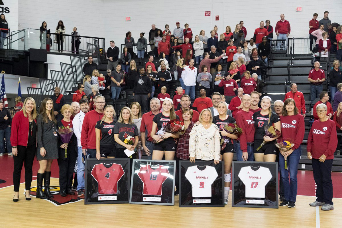 LouisvilleVB's tweet image. Get the scoop on the 3-2 thrilling win over UNC ✍️, watch the highlights 🎥, check out the stats 📈 here: uofl.me/2ixmZT4  #SeniorDay #TearsofPride #GoCards
