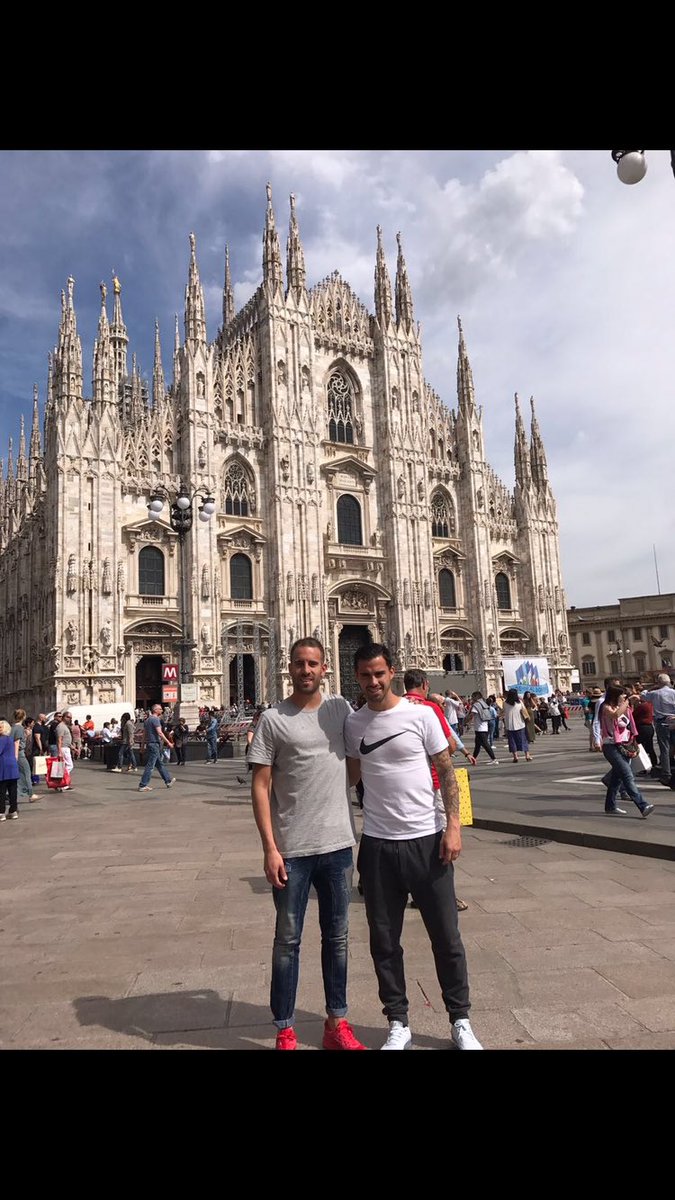 Antes de dormir no me podía olvidar de felicitar a un gran amigo <a href="/suso30oficial/">SusoFernandez</a> felicidades 🎩🎩 un abrazo teta