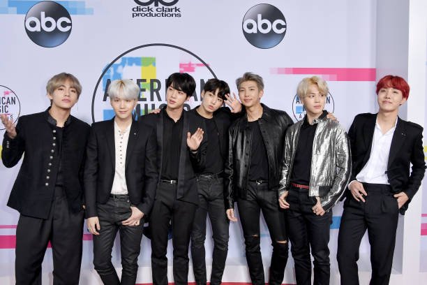 TeIevizona's tweet photo. SURRA DE #BTS BICHO! #AMAs https://t.co/BI6Pz55tZE