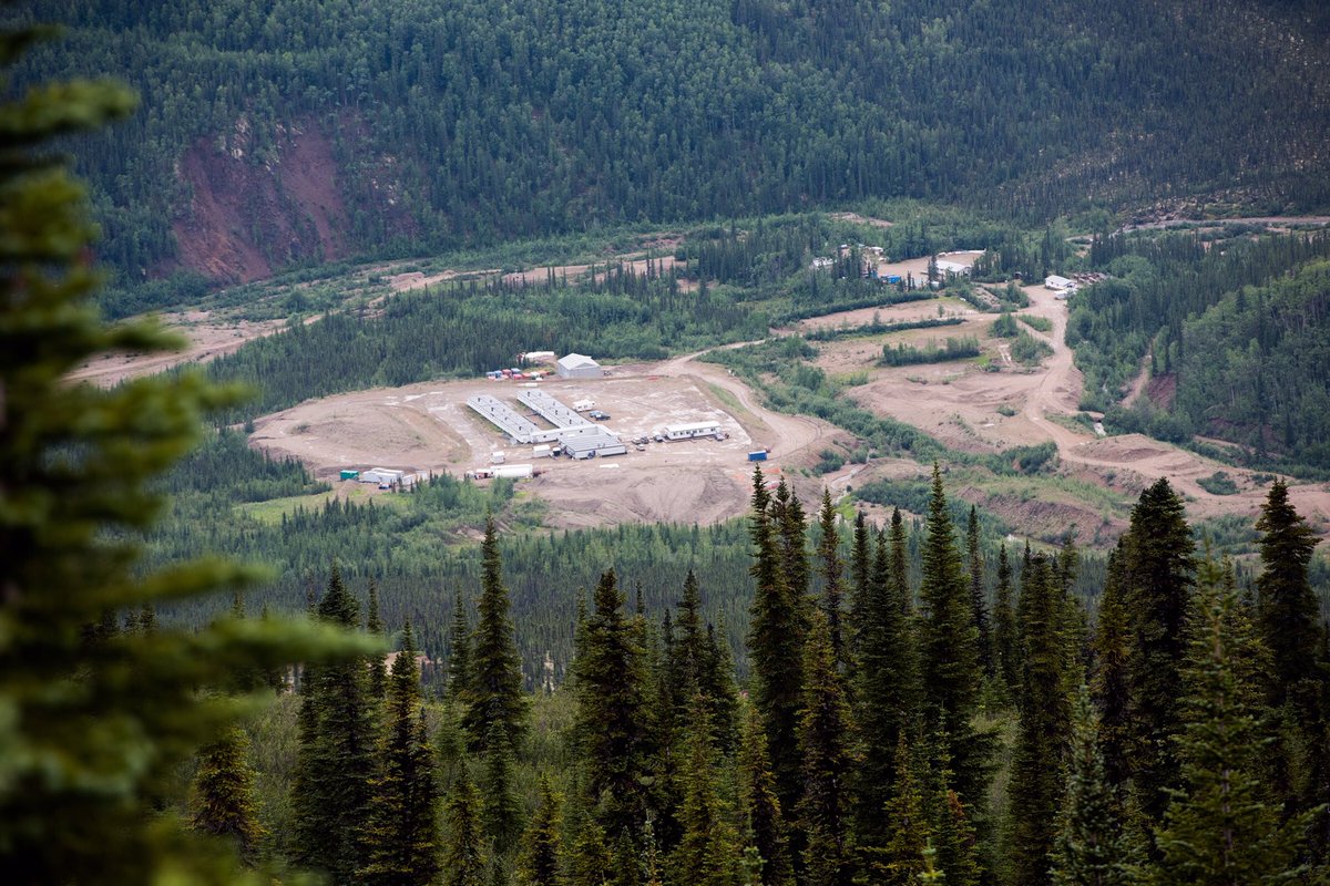 InvestYukon's tweet photo. Afternoon remains busy at #InvestYTForum as @VictoriaGold President & CEO John McConnell shares update on very exciting year at #EagleGold during #Geoscience17 @YukonMiners #YukonGold #Gold https://t.co/v9VA8iCEsH