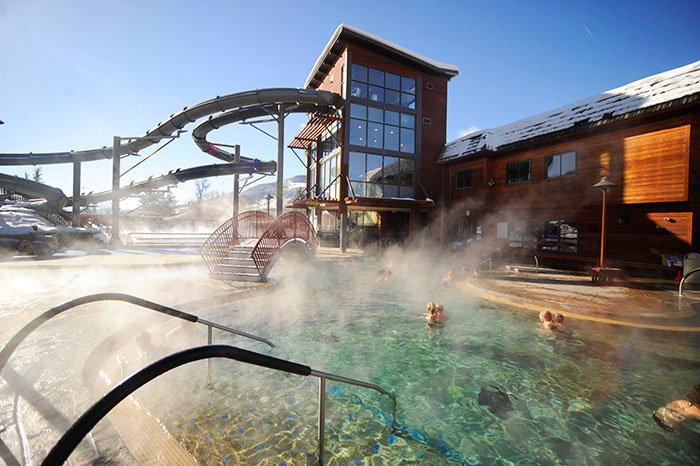 Looking for a great activity to do during your next ski trip? Plan a ski and soak trip to Steamboat and relax in the hot springs after a day on the slopes. PC: <a href="/OldTownHotSprgs/">Old Town Hot Springs</a> mountainliving.com/The-Heidi-Guid…