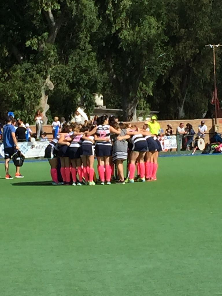 HOCKEY DAMAS: Esta tarde en Cevallos, Quilmes B le ganó por 2 a 1 a DAOM y consiguió el ascenso a Primera D. Los goles los convirtieron Caterina Di Nardo y Noelia Roa. ¡Felicitaciones, chicas!