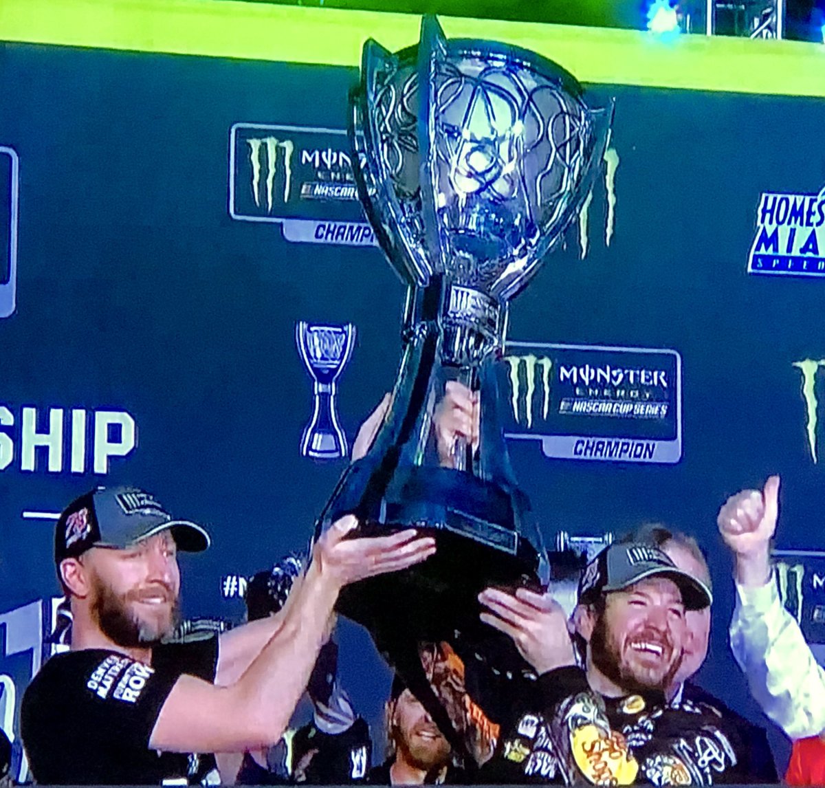 The_GreenFlag's tweet photo. What it’s all about!!! @MartinTruex_Jr #Truex78 #NASCARChampion2017 https://t.co/ix6l3FVGow