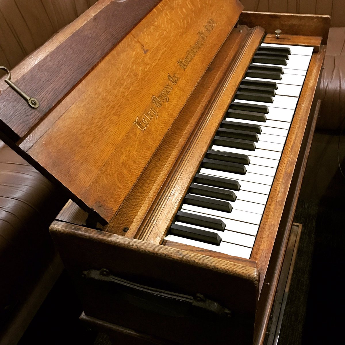 boutwillismusic's tweet photo. New fam member! #esteypumporgans #churchinsession #heycrozhowabouddit #davidcrosbyandthepumporgans https://t.co/9EWrqSEus9