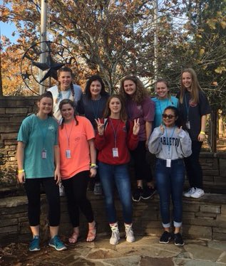 ashleyparten12's tweet photo. this weekend changed me & i wouldn’t want to experience it w/ anyone else 💓✝️ #emerge2017 https://t.co/QoTOnK3X3o