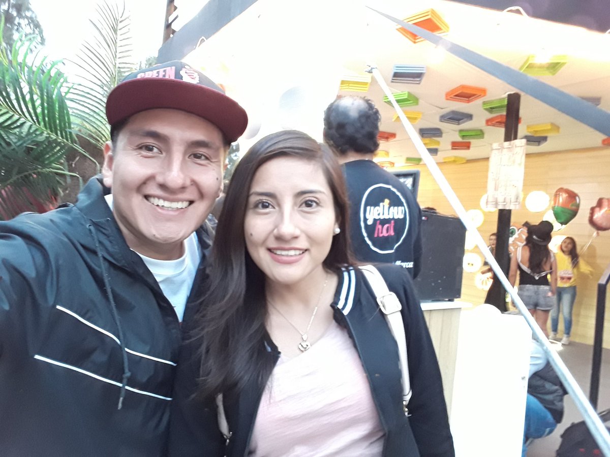 VML14's tweet photo. Aquí en el #CoronaCapital17  #ActitudTarrito https://t.co/xifdJDqoPB