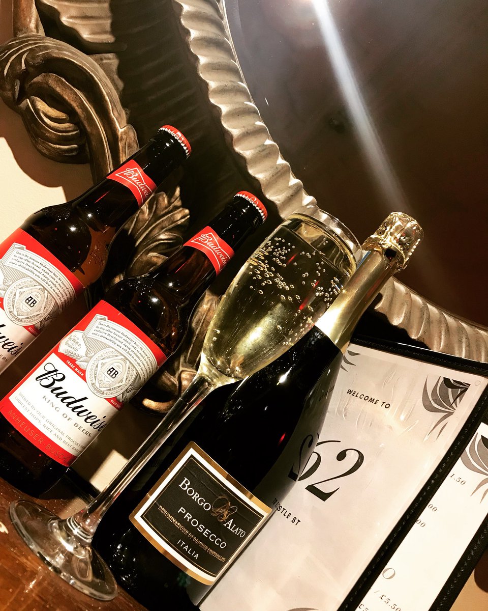 62CastleSt's tweet photo. Christmas has come early here at 62 Castle Street.. a week night stay in one of our suites, a bottle of prosecco or 6 beers and 20% off food at some of castle streets best restaurants, all for £99. BOOK TODAY 🥂🎁🎄💑 https://t.co/UnQ99xIwXd
