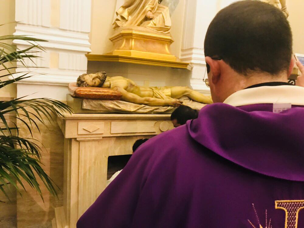RubnZamoraNava2's tweet photo. Inhumación de los restos del Siervo de Dios Máximo Redondo en la capilla bautismal de la Parroquia de Miguel Esteban. La sangre de los Mártires es semilla de nuevos cristianos https://t.co/bpTQsodVNf