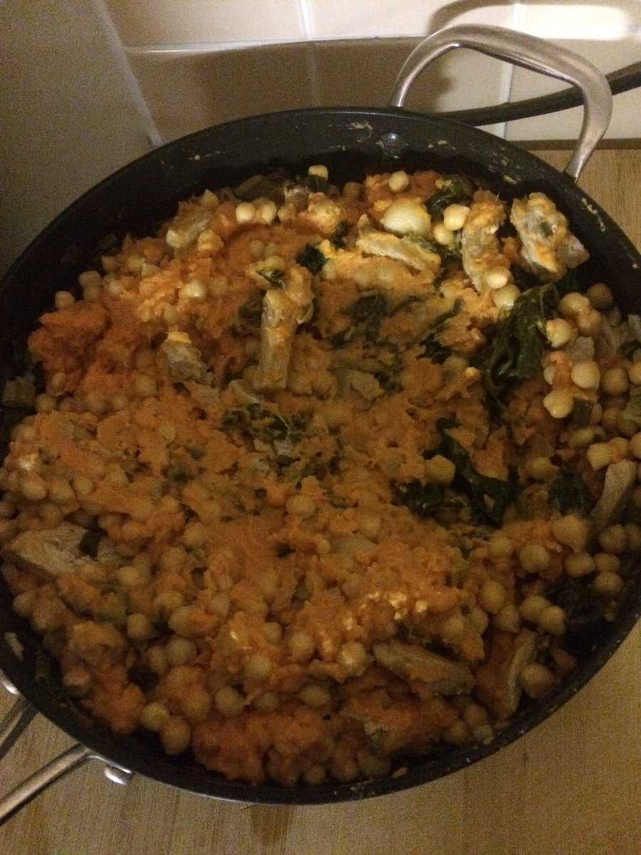 MilnesJonathan's tweet image. Sweet potato, chickpea, chipotle, spinach and pork one pot