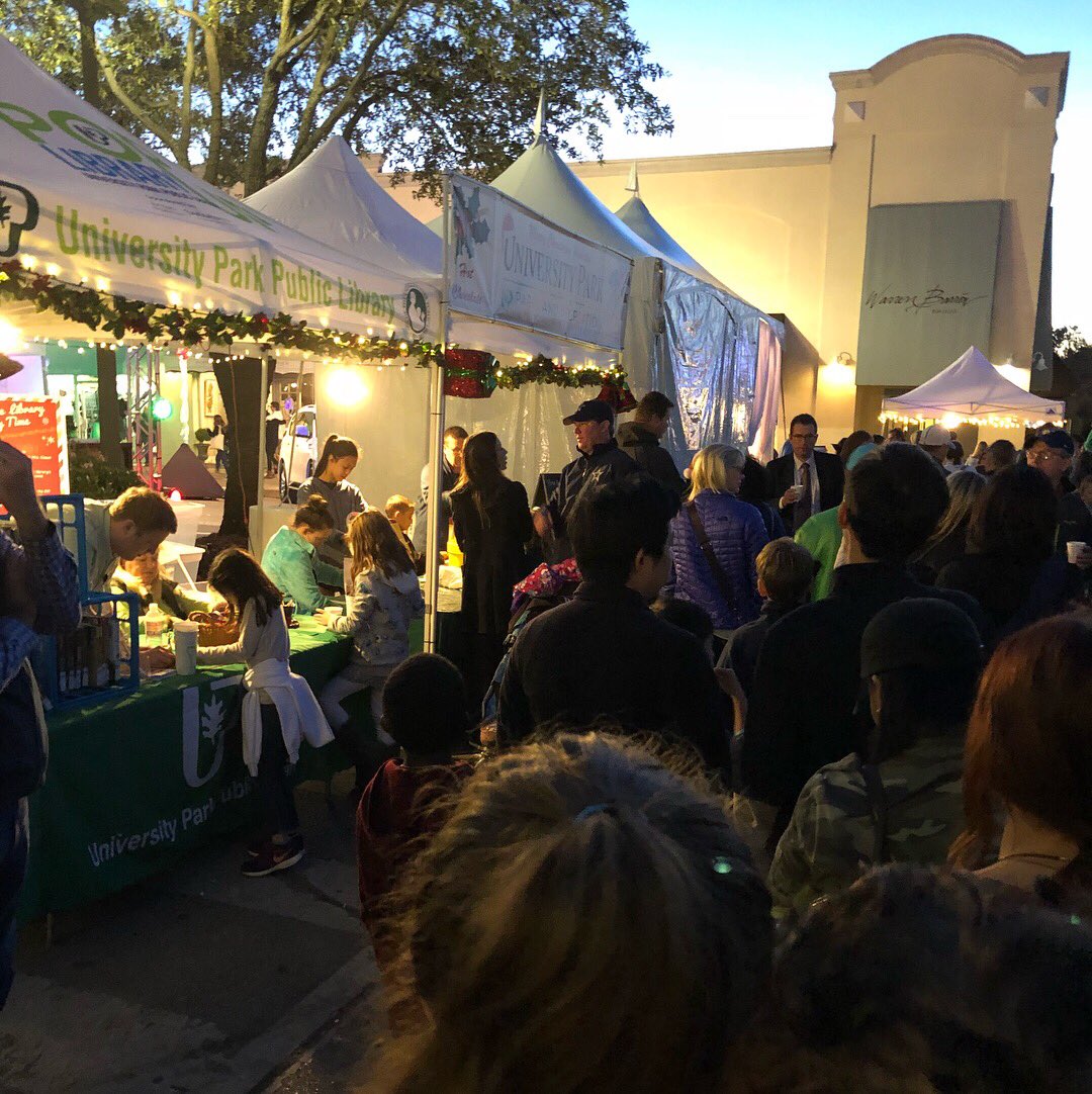 CityofUPTX's tweet photo. T-minus 10 minutes until we light the tree! Get in line for hot chocolate while it lasts! #uptreelighting #sniderplaza https://t.co/ydlglKeDdT