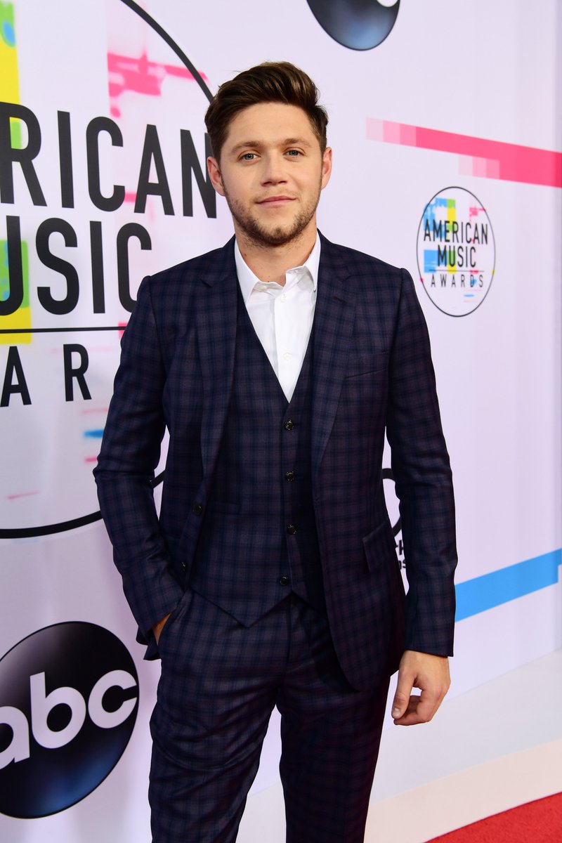 MTV's tweet photo. Just here to confirm that I'm still very much in love with @NiallOfficial. Okay. That is all. #AMAs https://t.co/ExY09NCXsD