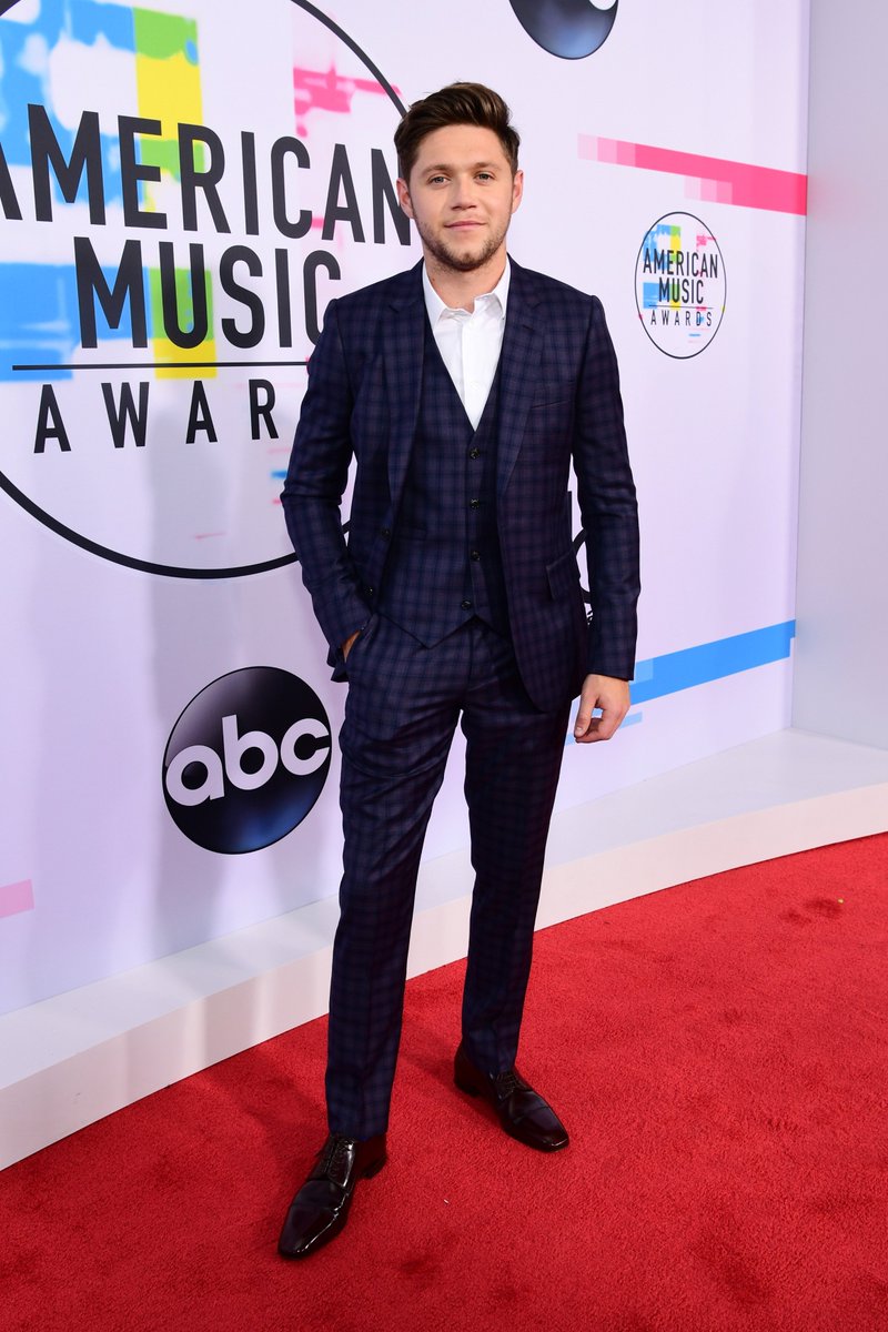 MTV's tweet photo. Just here to confirm that I'm still very much in love with @NiallOfficial. Okay. That is all. #AMAs https://t.co/ExY09NCXsD