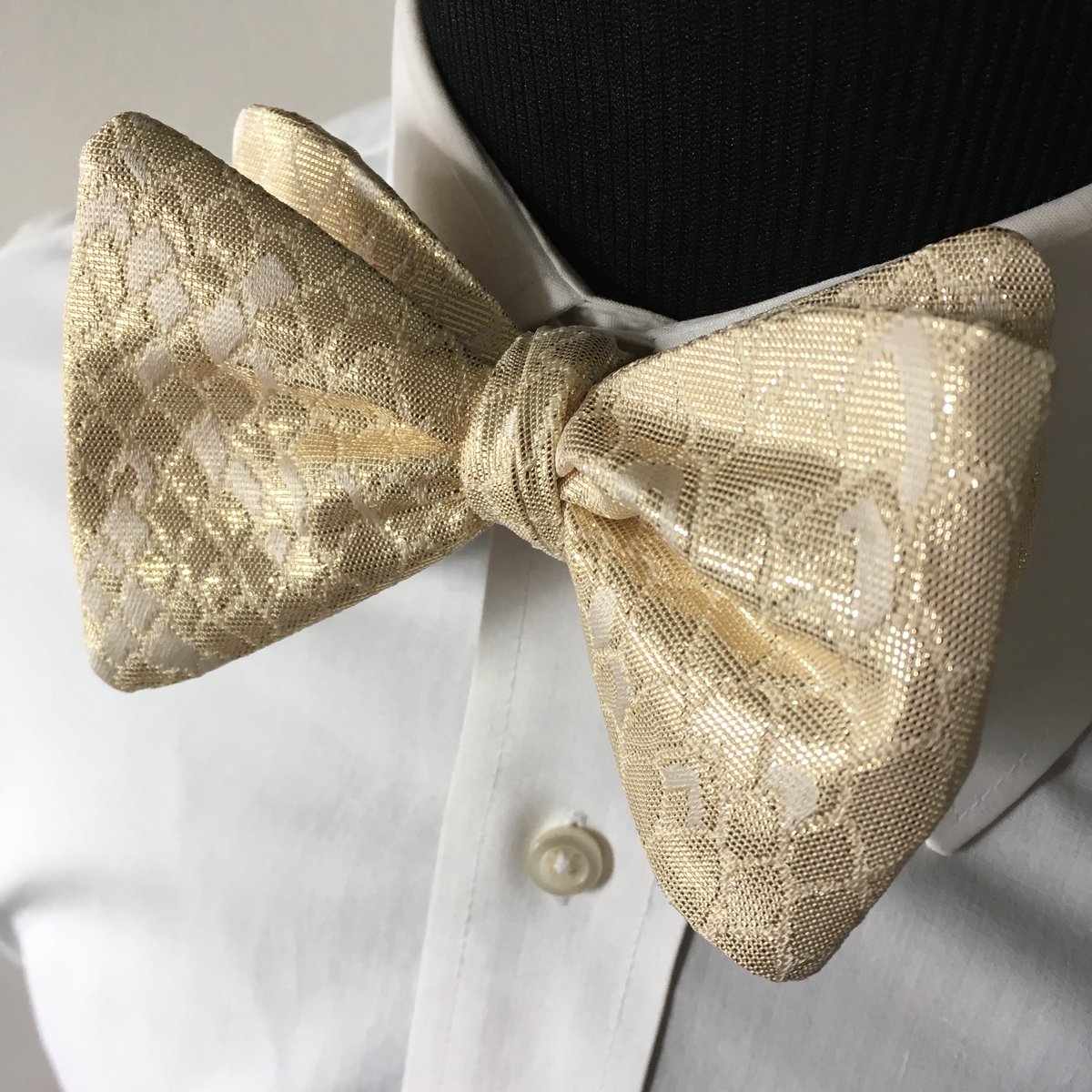 MRashoid's tweet photo. Holiday party? Rock our “Golden Specs” bow tie. High Fashion, Higher Purpose! @ https://t.co/BAyELqaHBn #bowtie #necktie #menswear #gq #dapper #style https://t.co/nzrHAMMngv