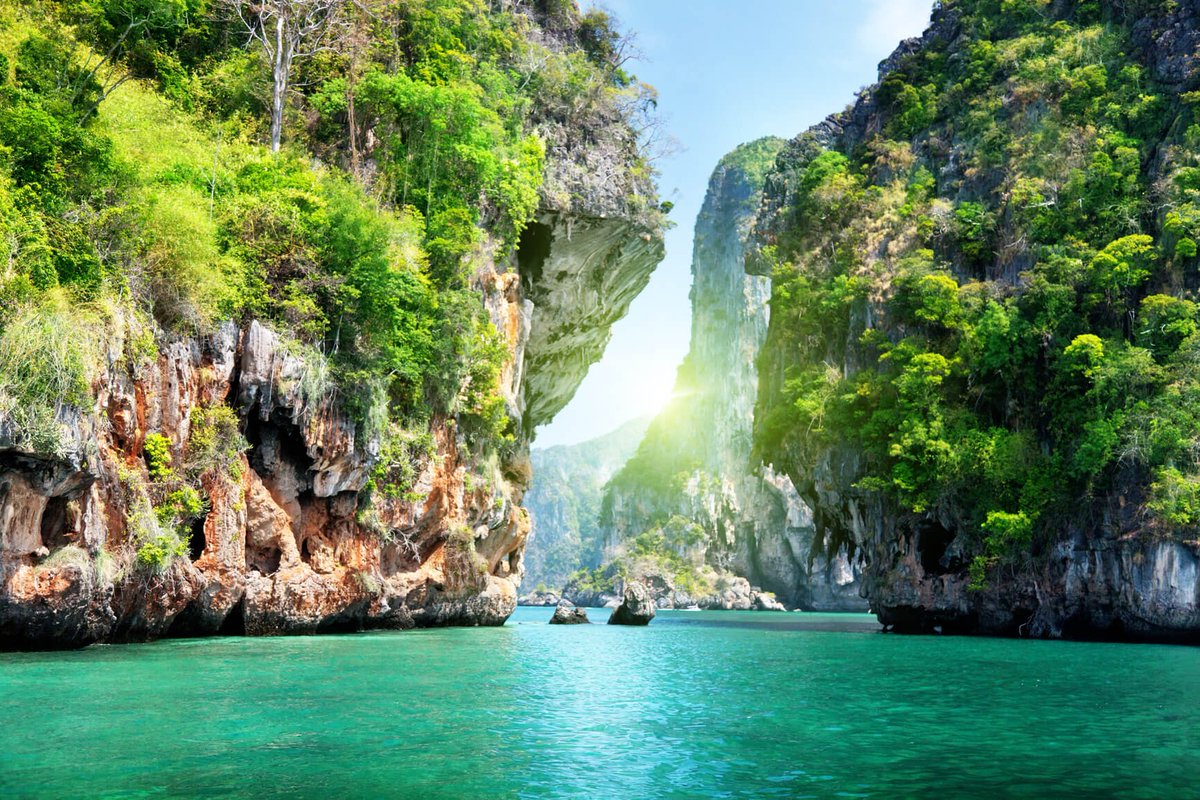 Australia to Phuket, Thailand from only $589 AUD roundtrip with <a href="/FlyANA_official/">All Nippon Airways</a>.

secretflying.com/posts/australi…