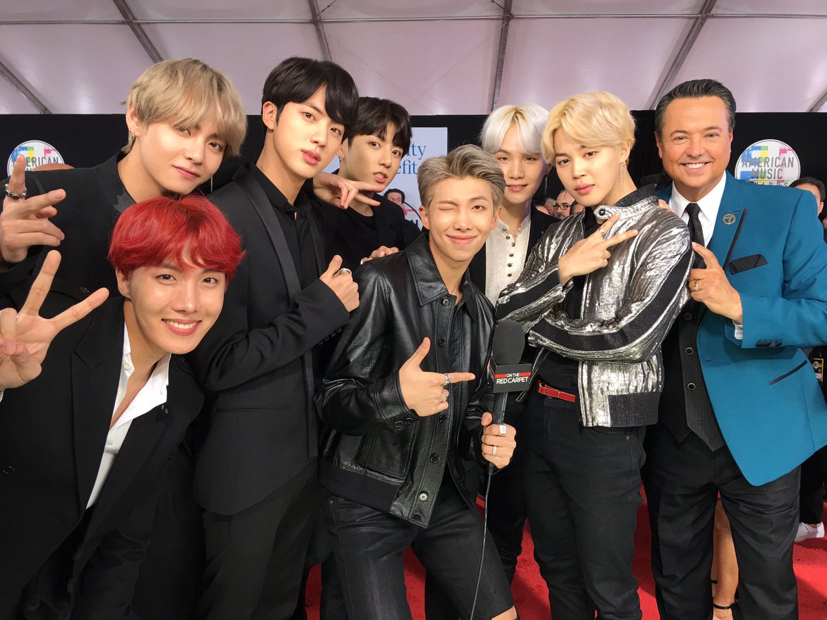 uatcome_'s tweet photo. ЕЩЕ ЧАС ДО ВЫСТУПЛЕНИЯ
ДЕРЖИМСЯ
#AMAs https://t.co/BIYpv1tKMW