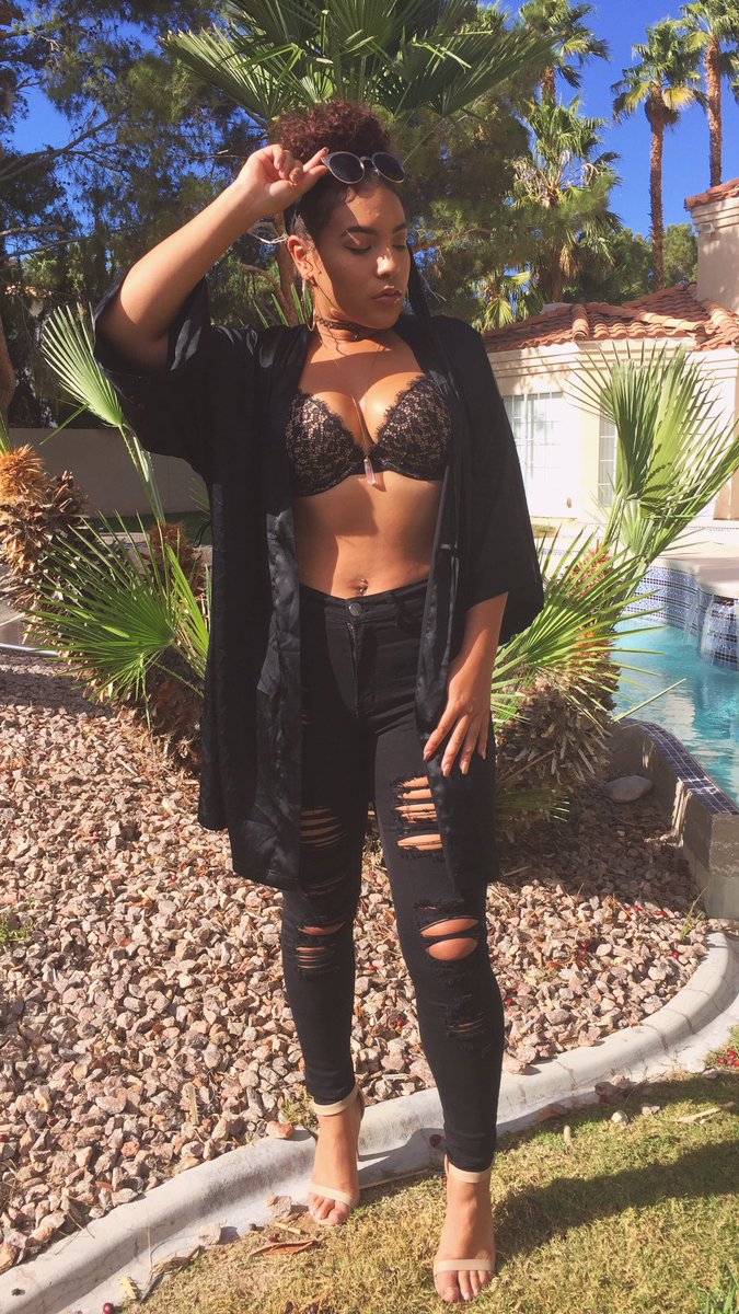 TheCarterCLLCTV's tweet photo. 🌹🔮🖤 blvck hippie 🖤🔮🌹@MekkelCarter https://t.co/sb6gIbWMQo