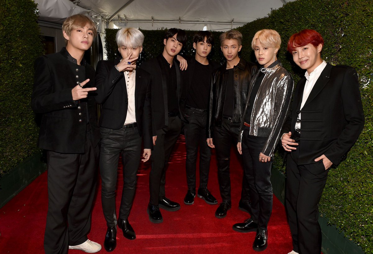 Junghoppie_'s tweet photo. #AMAs 
#BTSxAMAs 
Me siento feliz por ellos c:💜 https://t.co/ULZPmdipVx