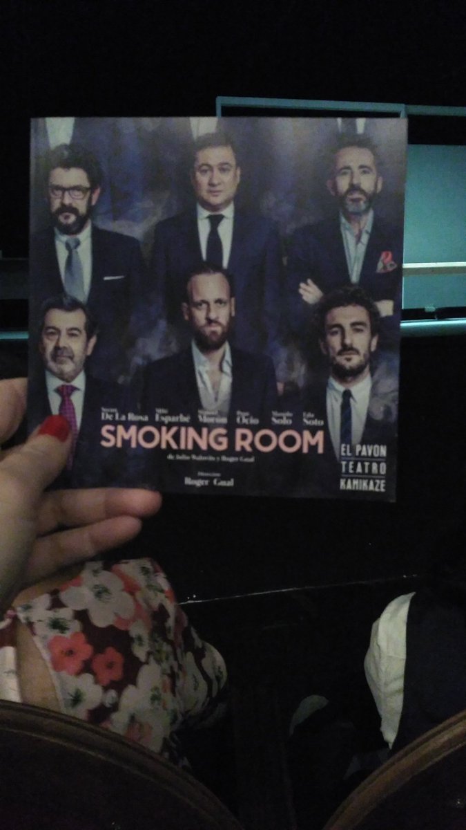 Elvironias's tweet photo. @SmokingRoom4  👏👏👏 Geniales @edusotomoreno @secundelarosa @mikiesparbe @manolosoloactor @pepeocio @manuelmoron  Enhorabuena!!! me apunto a la gira 😎🚬 @teatrokamikaze https://t.co/LC4R2q7ar3