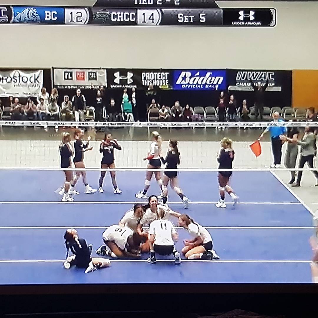 Storm win the <a href="/NWACSports/">NWAC</a> volleyball championship! Well done ladies! So proud. Now bring home that 🏆 #rollstorm <a href="/chemeketavb/">Chemeketa Volleyball</a>