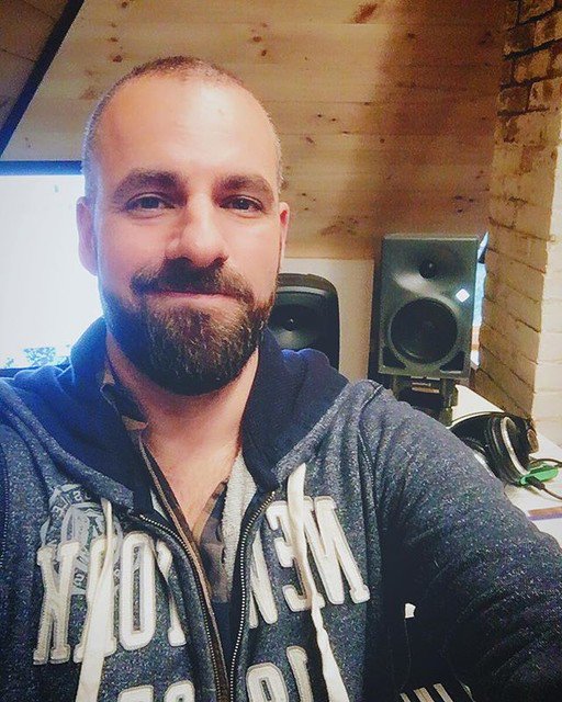 bearwww's tweet image. Reposting @zachadammusic:
Recording vocals today in the studio! 
Trying out the #slatevms mic on my #protools rig with my #wavesaudio