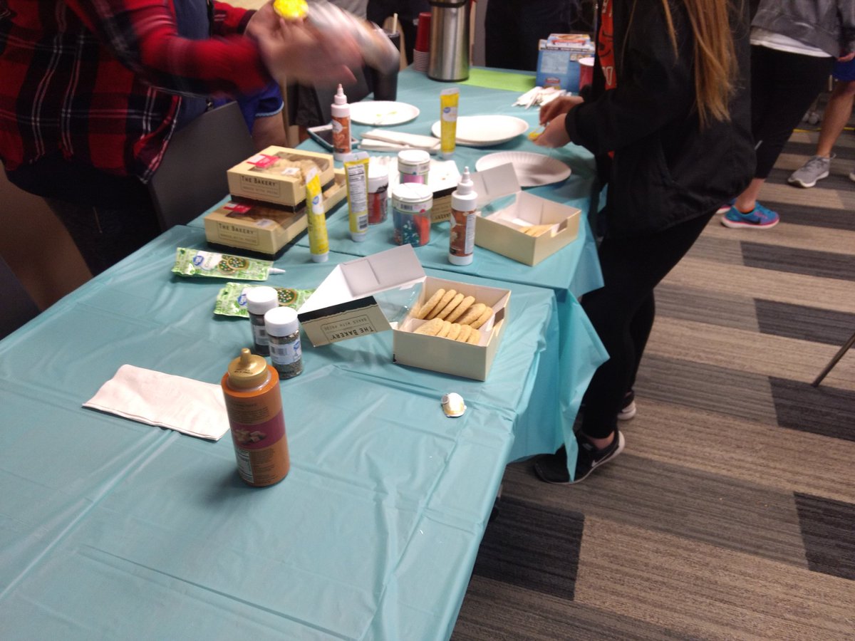 WSU_SHAC's tweet photo. Decorate cookies at Pie the RA at shocker hall multi purpose room! https://t.co/GWVGWULXNi