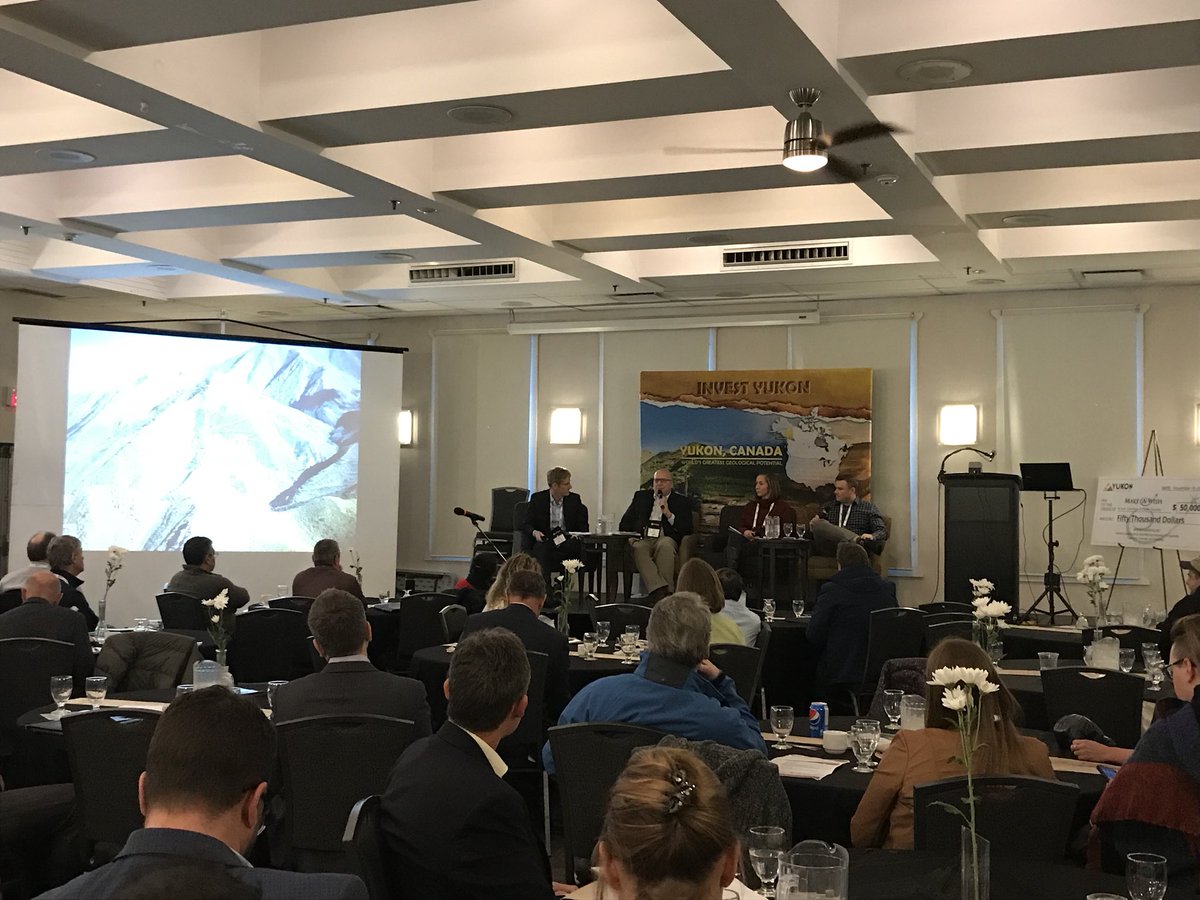 InvestYukon's tweet photo. Investing Today: What’s Changing & What’s Trending - Keynote Panel is wrapping up a busy day sharing their perspectives on commodities and companies #InvestYTForum at #Geoscience17 @michaelmccrae Byron King @miningmavengwen @matthewkeevil @northernminer https://t.co/hfSM1Mbju4
