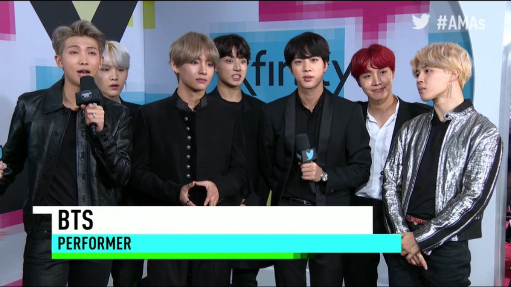 DaShAmUrMuRm's tweet photo. Лицо Гука просто шикарно😂#AMAs https://t.co/pYXO0FFOHV