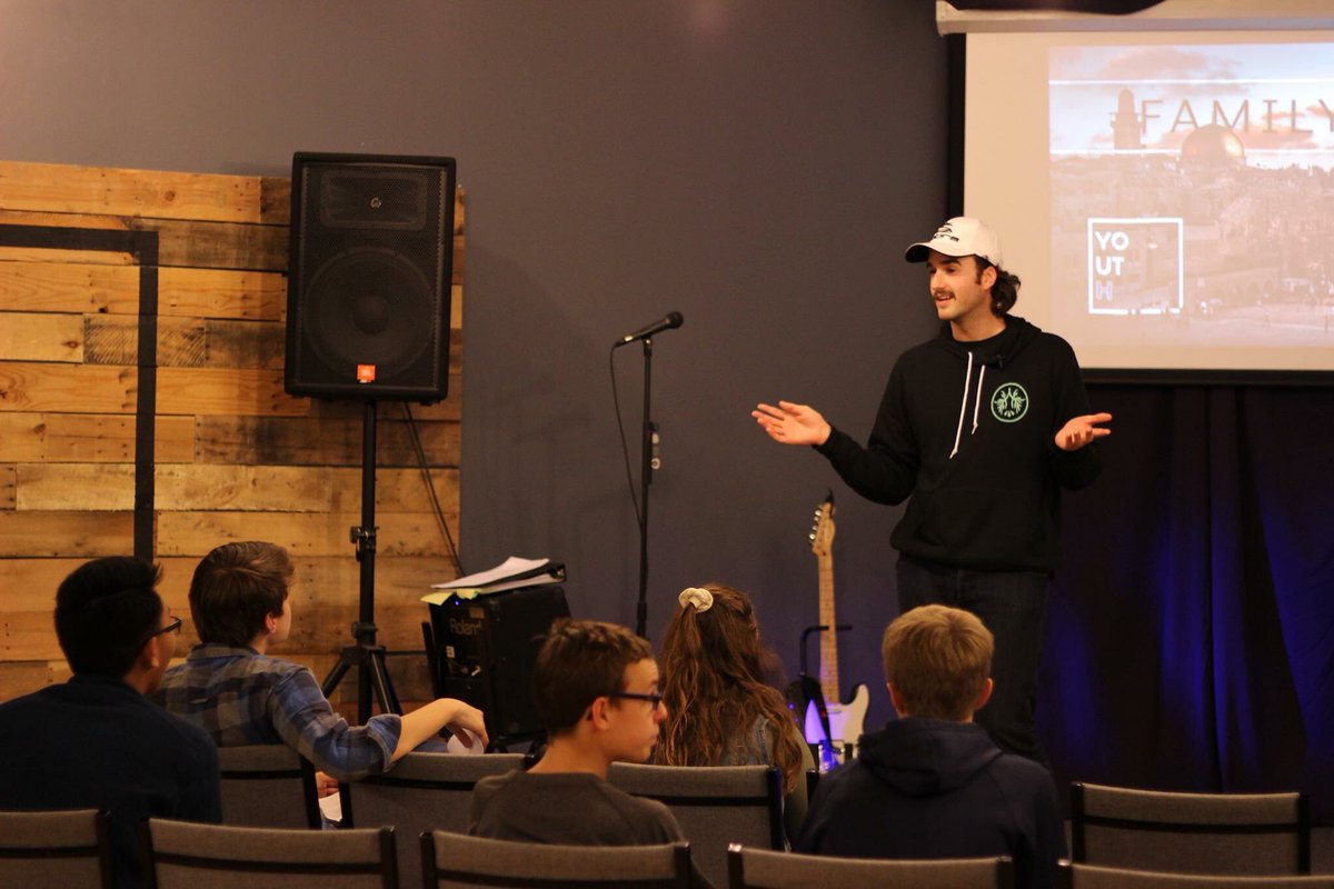 browcoww77's tweet photo. Sunday nights @EncounterCh_ch #YOUTH. https://t.co/5hJMCAiJRZ