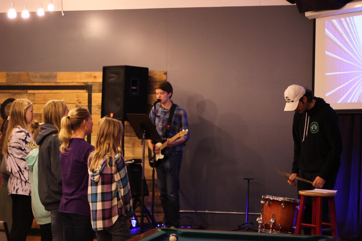 browcoww77's tweet photo. Sunday nights @EncounterCh_ch #YOUTH. https://t.co/5hJMCAiJRZ