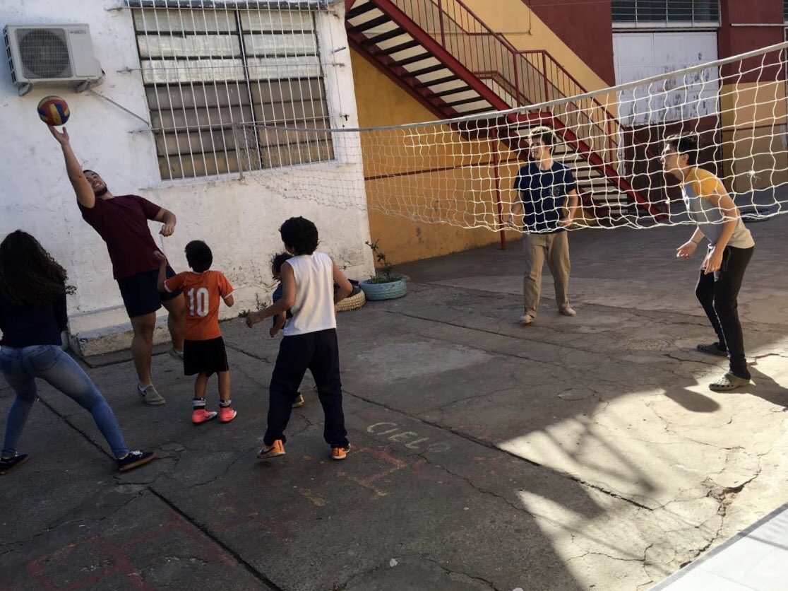 IctusAsuncion's tweet photo. En el patio de los chicos pasando un lindo sábado 🎀 https://t.co/ROpQ9m9ZPe