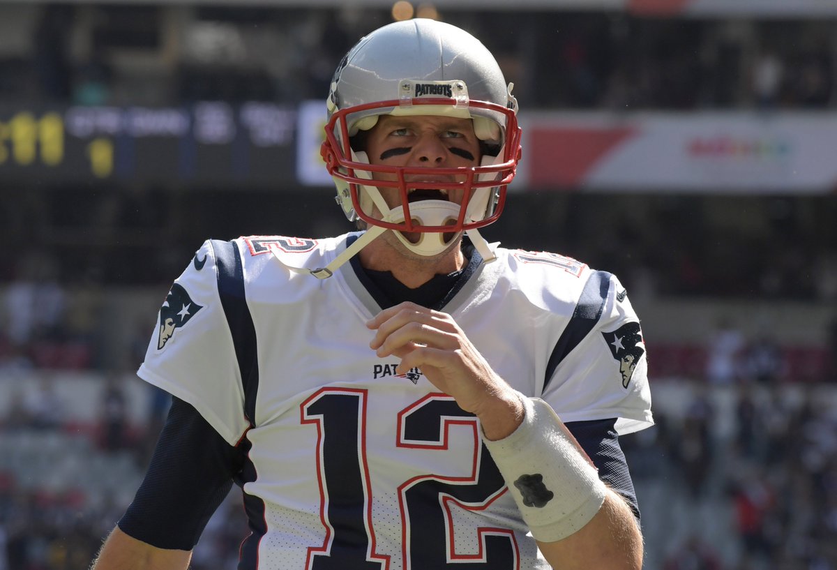BleacherReport's tweet photo. Win No. 8 for the Pats!

Tom Brady goes for 339 yards and 3 TDs as Patriots crush Raiders 33-8 in Mexico City https://t.co/1UXvEp5hrT