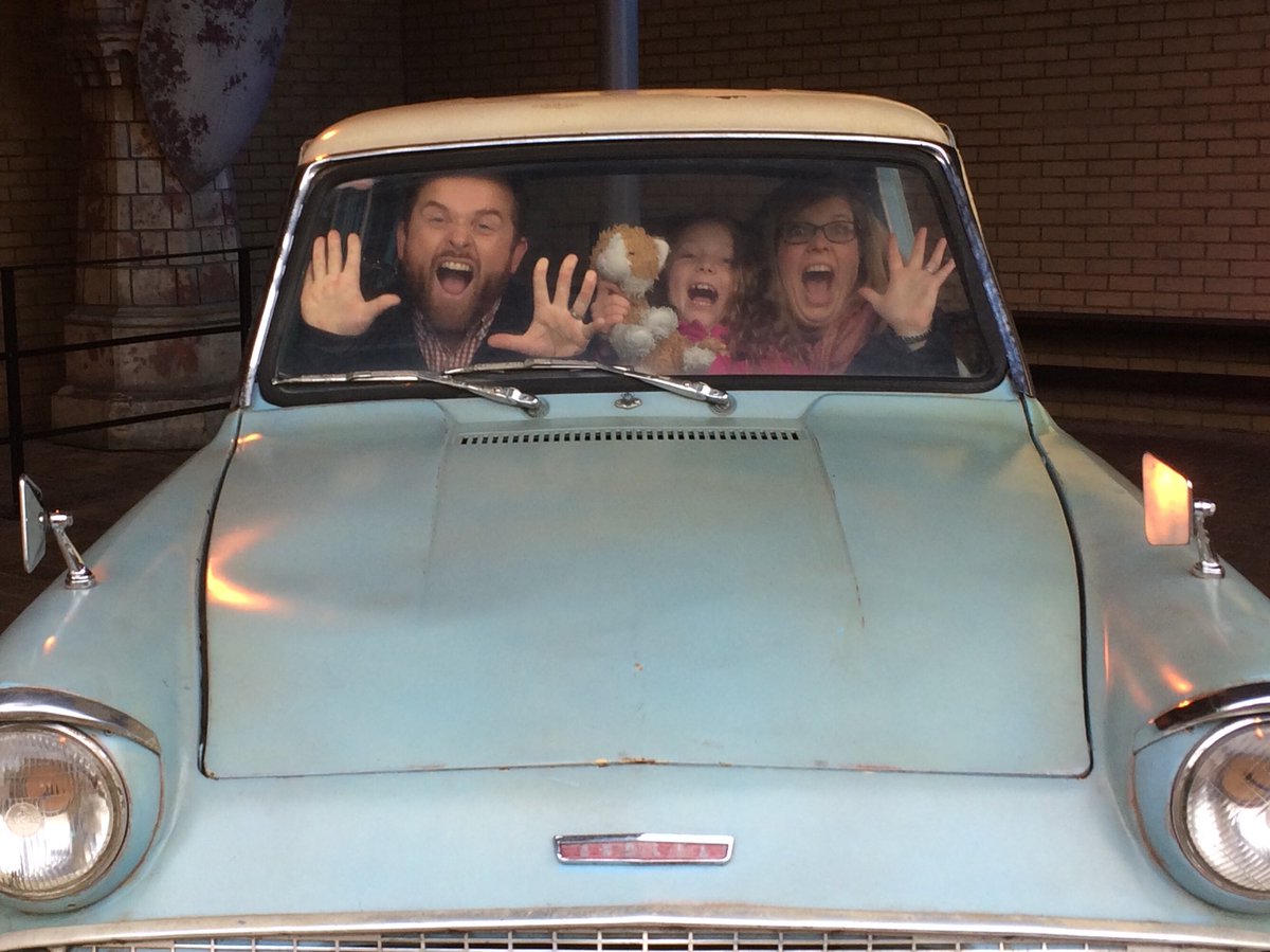 hack_jam's tweet image. Starting off the Christmas season with with a dusting of snow and the magic of Hogwarts. @wbtourlondon @danjan149 #HogwartsInTheSnow