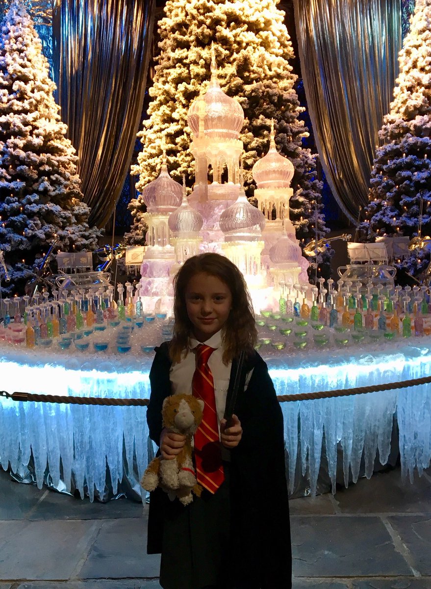 hack_jam's tweet image. Starting off the Christmas season with with a dusting of snow and the magic of Hogwarts. @wbtourlondon @danjan149 #HogwartsInTheSnow