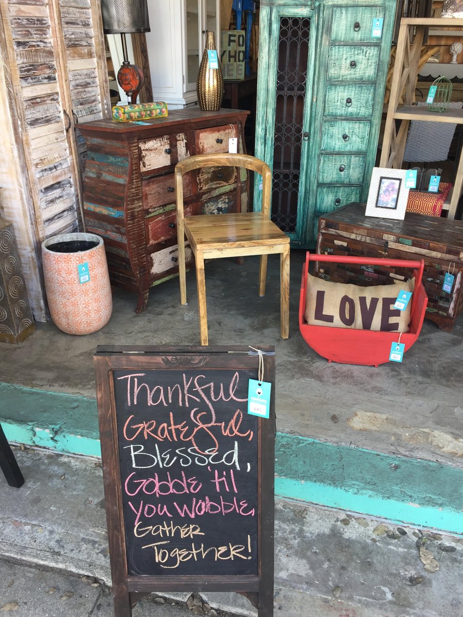 nadeauSOLA's tweet photo. #givethanks #happythanksgiving #bethankful #thankful #furniture #sundayfunday #love #bekind #blessed #chair #trunk #chest #console #basket #cabinet #chalkboard #bookshelf #bookcase #rustic #industrial #modern #classic #traditional #midcentury #reclaimed #solidwood #bloodred https://t.co/TyJ1d6YVzg