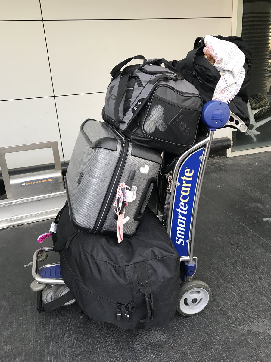 v_cakes's tweet photo. This #Thanksgiving, I give thanks to whomever invented the #smartecarte #lightpacker https://t.co/N8fmGIs5dG