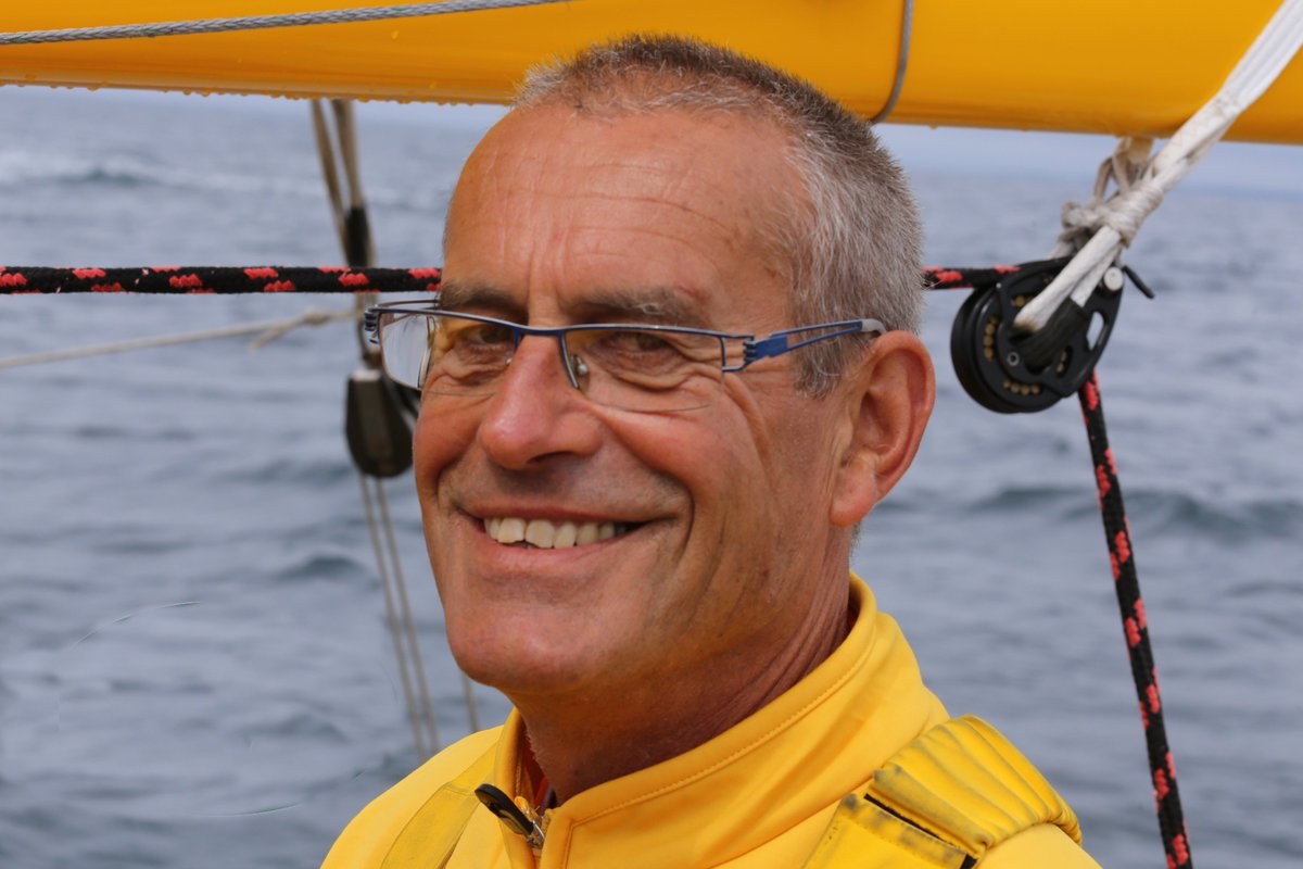 98secondes's tweet photo. Bob Escoffier-Charlie Capelle-Jean-Paul Froc au départ de la Route Rhum 2018 pour vous faire revivre l'émotion de l'édition 1978. Les A'capella au côté de Kriter V vont écrire une nouvelle page de l'histoire 40 ans après.
#acapellaocean #socomore #soreal #routedurhum #snt #Bilfot https://t.co/rCXtdLL84M