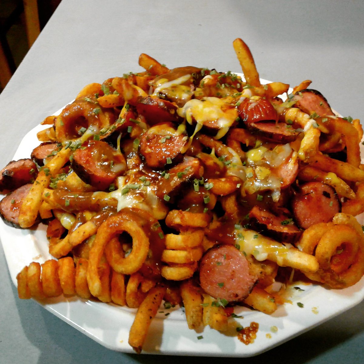 AJLester11's tweet photo. PORKER POUTINE😍😎 SO MUCH OOEEY GOOEEY HEAVEN🤗 #CrispyAF #Curly #CheckersFries #SpicyBeefGravy #SmokedSAUSAGE #ChipotleGouda #Chedda #HotSauce #DevourPower #FoodBeast #Sharezees #Blakespiration #FeedYaSoul #FeastMode #BeastMode #EatFamous #CheatFamous https://t.co/r3liKl7YzY